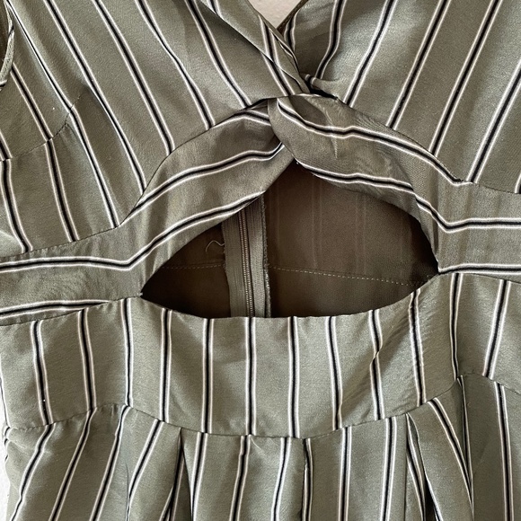 4SI3NNA Striped Green Jumpsuit with a Center Cutout - Picture 4 of 14